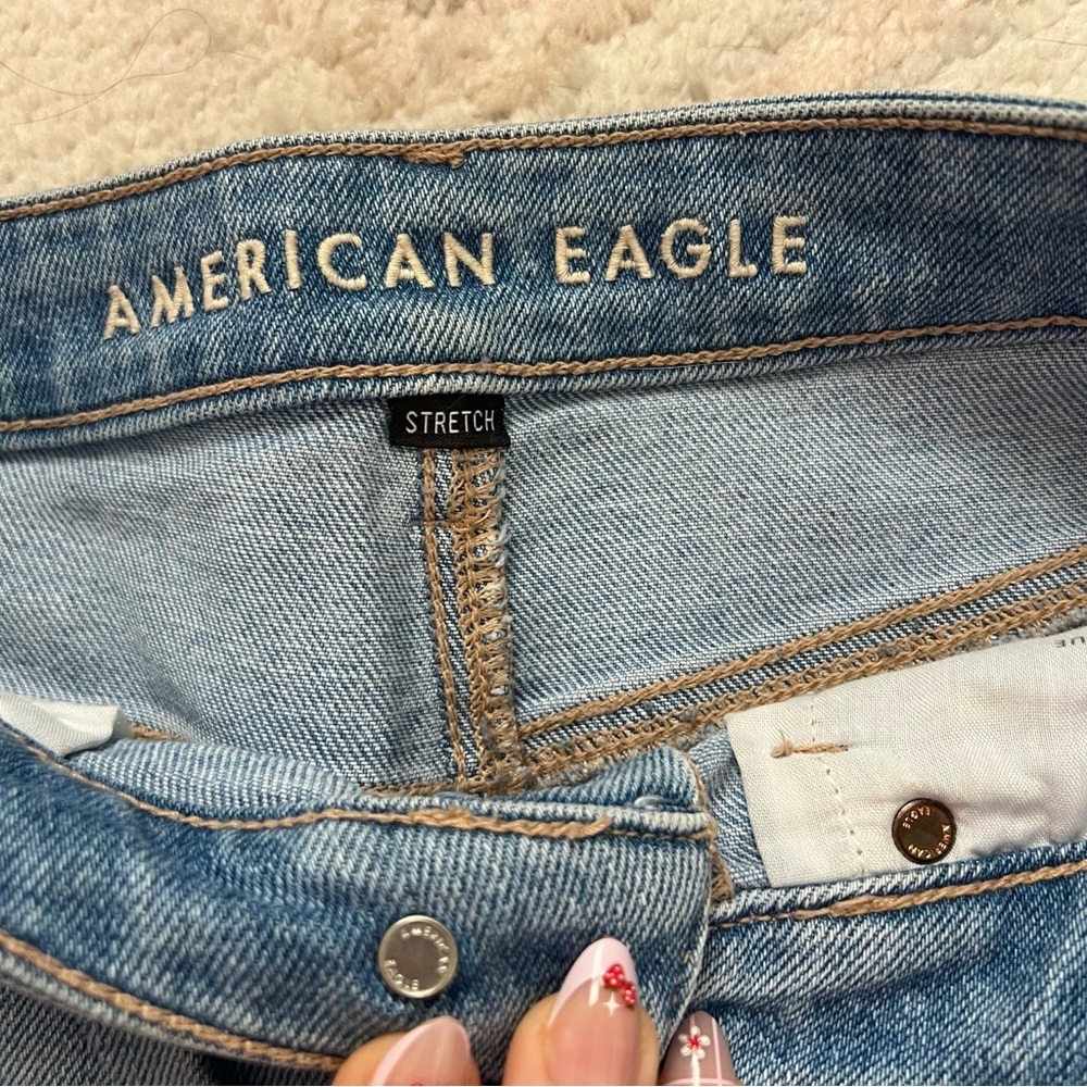American Eagle Outfitters Light Blue High Rise Mom Straight Jeans size women’s 8 - Picture 5 of 7